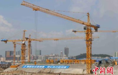 中联重科塔吊 港珠澳大桥核心工程的“空中巨臂”